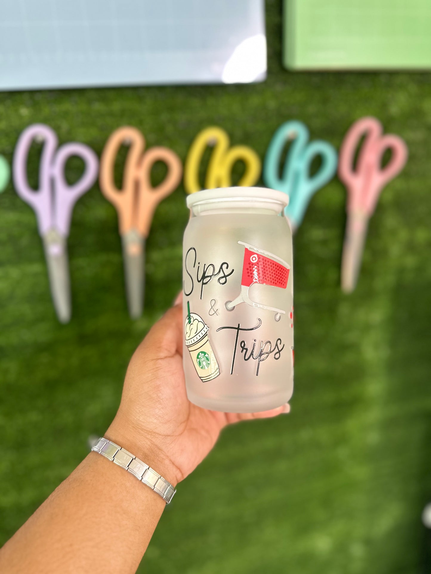 Sips & Trips glass can